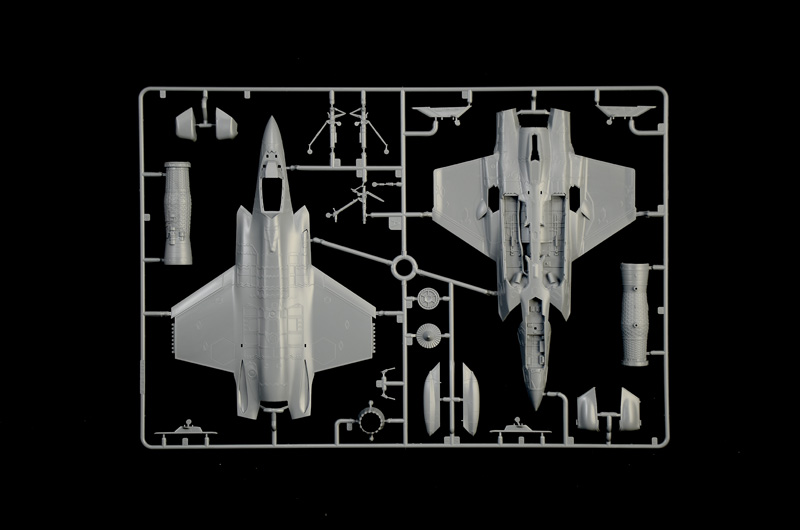 [ ITA-1469 ] Italeri F-35 C Lightning II 1/72
