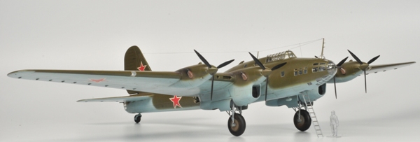 [ ZVE7280 ] Zvezda &quot;Stalin's plane&quot; petlyakov pe-8 on 1/72