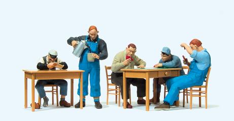 [ PRE65357 ] Preiser US railway personnel on a break 1/43