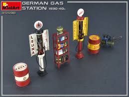 [ MINIART35598 ] German gas station 1930-40s