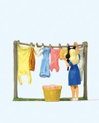 [ PRE28110 ] Preiser Laundry day 1/87 HO